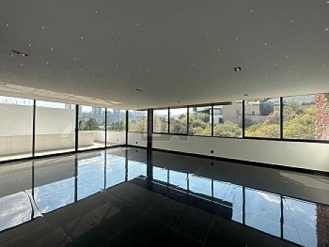 Residencia con alberca en Bosques de las Lomas