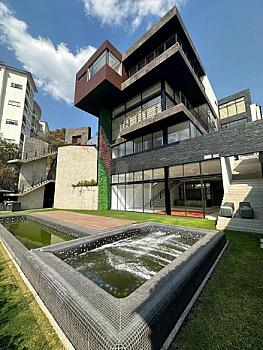 Residencia con alberca en Bosques de las Lomas