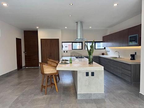 HOUSE FOR SALE IN RÍO RESIDENCIAL, CANCÚN