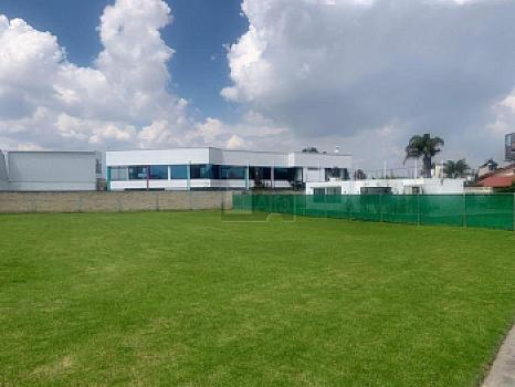 Terreno bardado frente a la uvm Metepec