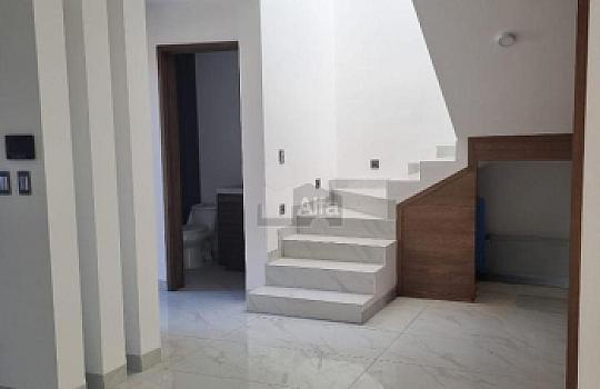Casa en Mayorca Residencial con acabados de lujo y recámara en planta baja