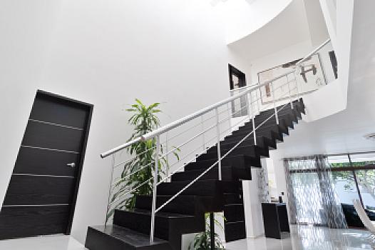 Venta casa Av Acanceh SM 11, una joya de diseño contemporáneo