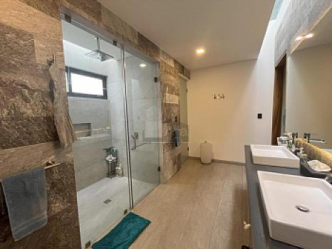 Esta residencia en Ciudad Satélite está diseñada para acompañar a tu familia en cada paso