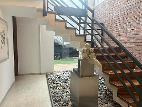 Esta residencia en Ciudad Satélite está diseñada para acompañar a tu familia en cada paso