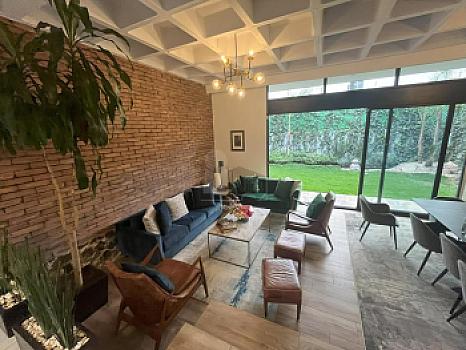 Esta residencia en Ciudad Satélite está diseñada para acompañar a tu familia en cada paso