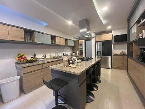 Esta residencia en Ciudad Satélite está diseñada para acompañar a tu familia en cada paso