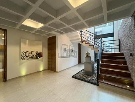 Esta residencia en Ciudad Satélite está diseñada para acompañar a tu familia en cada paso