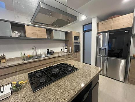 Esta residencia en Ciudad Satélite está diseñada para acompañar a tu familia en cada paso