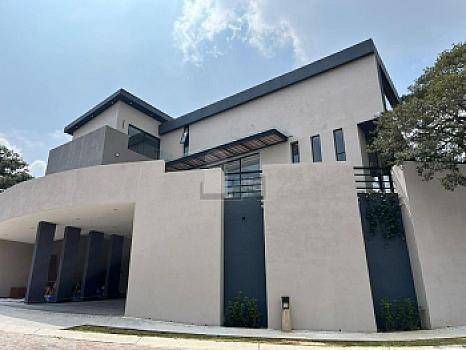 Ven y enamórate de esta Residencia en Rancho San Juan