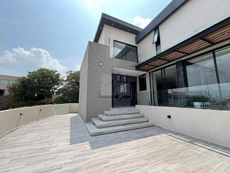 Ven y enamórate de esta Residencia en Rancho San Juan
