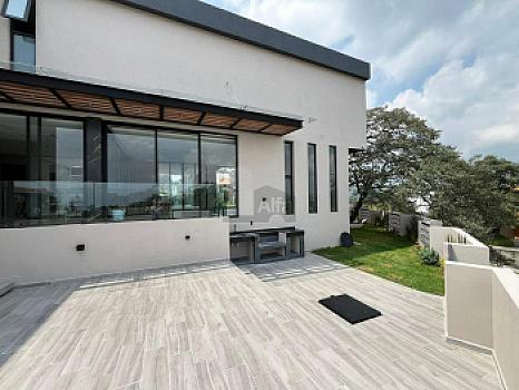 Ven y enamórate de esta Residencia en Rancho San Juan