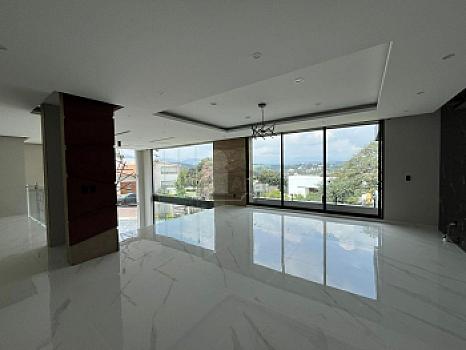 Ven y enamórate de esta Residencia en Rancho San Juan