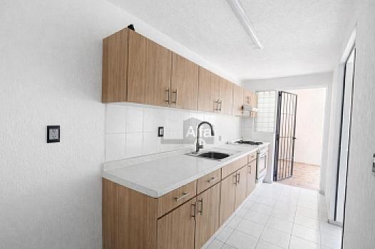 Casa cerca de Plaza Galerías | A ½ cuadra de Av. Vallarta | Coto de 8 casas