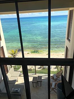 Venta exclusivo PH frente al mar en Akumal con hermosas vistas al mar caribe y a la Selva tropical