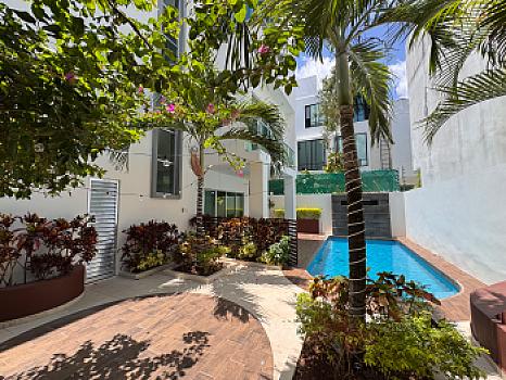 Venta casa con doble terreno en Arbolada by Cumbres con alberca privada y 3 niveles