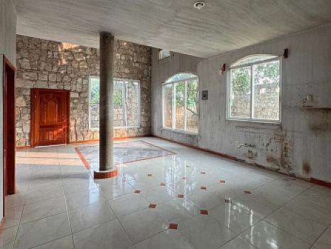Elegant Stone Residence with Spacious Areas in Cintalapa