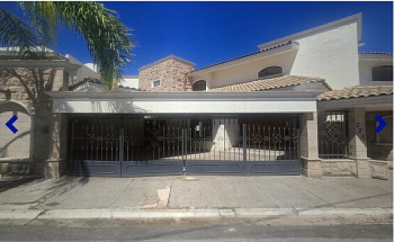 Residencia Exclusiva en El Fresno con Amplios Espacios y Elegancia