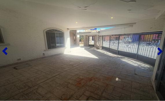 Residencia Exclusiva en El Fresno con Amplios Espacios y Elegancia