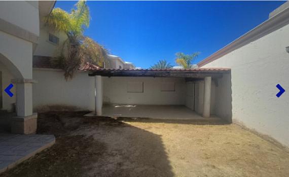 Residencia Exclusiva en El Fresno con Amplios Espacios y Elegancia