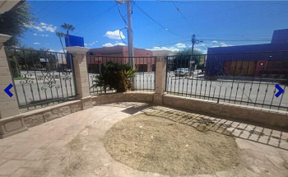 Residencia Exclusiva en El Fresno con Amplios Espacios y Elegancia