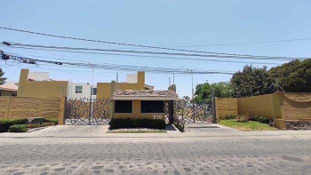 Casa moderna en Santa Anita Residencial con 3 recámaras y gran iluminación