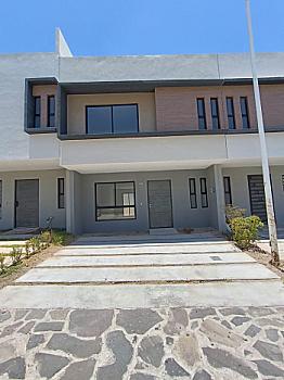 Moderna Casa en San Agustín con Espacios Amplios y Elegantes