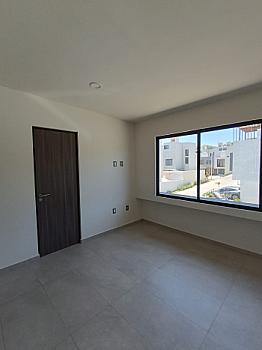 Moderna Casa en San Agustín con Espacios Amplios y Elegantes