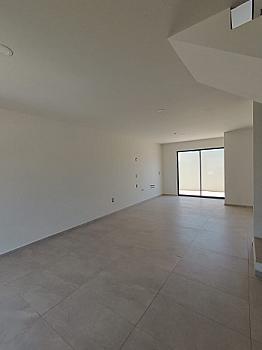 Moderna Casa en San Agustín con Espacios Amplios y Elegantes
