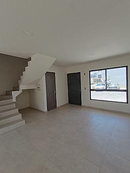 Moderna Casa en San Agustín con Espacios Amplios y Elegantes