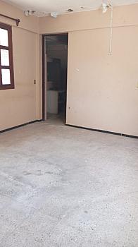 Amplia Casa en Santa Cruz con Gran Potencial de Inversión