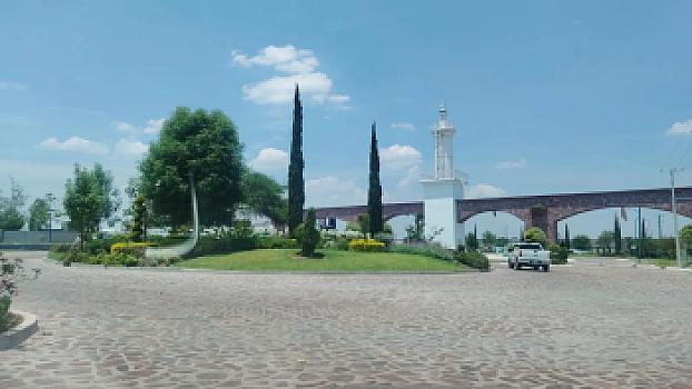 TERRENO EN REMATE dentro de El Faro de los Cisnes
