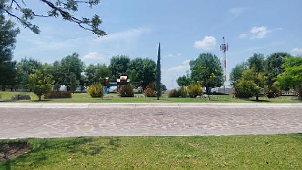 TERRENO EN REMATE dentro de El Faro de los Cisnes