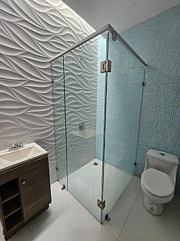 Residencia Moderna en Los Agaves con Amplios Espacios y Elegancia