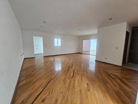 Residencia Moderna en Los Agaves con Amplios Espacios y Elegancia