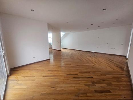 Residencia Moderna en Los Agaves con Amplios Espacios y Elegancia