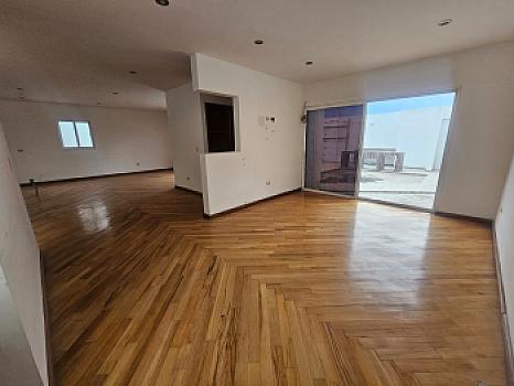Residencia Moderna en Los Agaves con Amplios Espacios y Elegancia