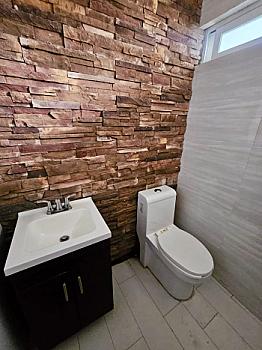 Residencia Moderna en Los Agaves con Amplios Espacios y Elegancia