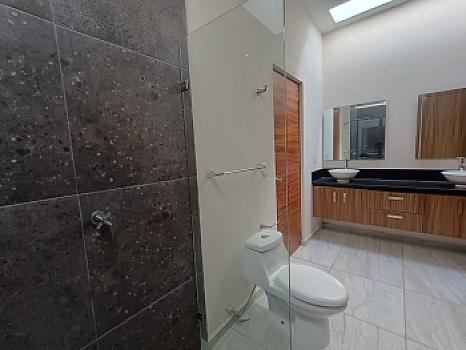 Descubre el Estilo y Confort de Esta Moderna Residencia en Colima