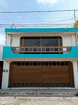 Amplia Residencia en Villa de Álvarez con Gran Potencial Familiar