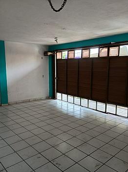 Amplia Residencia en Villa de Álvarez con Gran Potencial Familiar