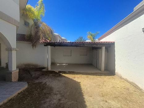 Exclusiva Residencia en El Fresno con Espacios de Lujo y Máximo Confort