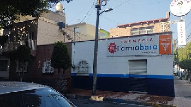 Casa en Esquina con 2 Locales Comerciales