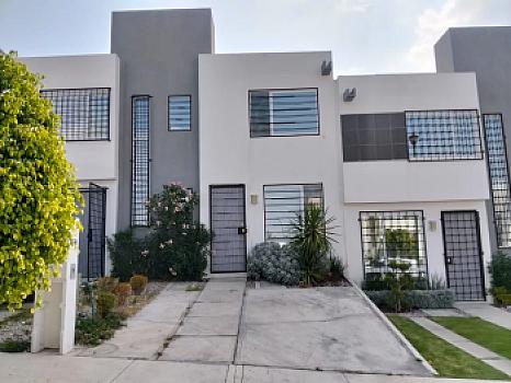 Casa Moderna en Galaxia La Calera, Puebla