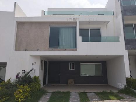 Residencia Amplia en Parque De La Castellana, San Andrés Cholula