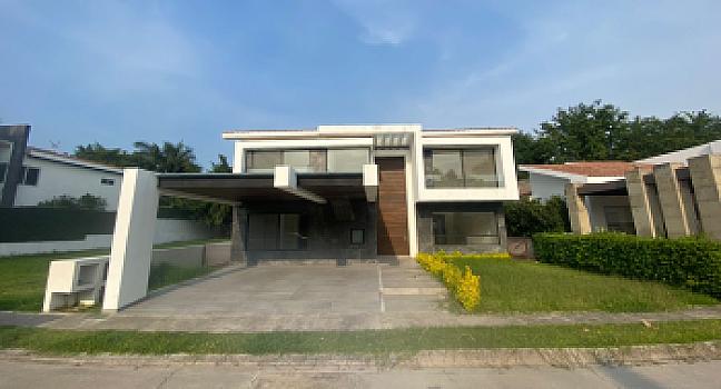 Casa de tus Sueños en Paraíso Country Club con Lujo y Exclusividad