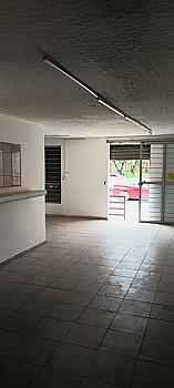 VENTA DE CASA CON 2 LOCALES  COMERCIALES. AV SALVADOR NAVA MARTÍNEZ
