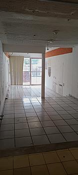 VENTA DE CASA CON 2 LOCALES  COMERCIALES. AV SALVADOR NAVA MARTÍNEZ