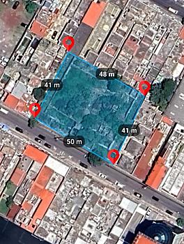 Terreno dentro del primer cuadro del centro histórico