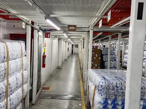 Bodega comercial equipada para centro de distribución
