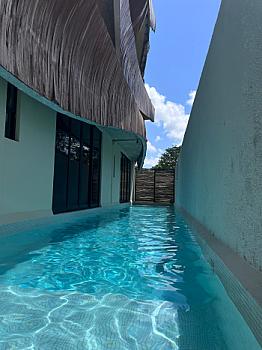 Venta estudio amueblado y equipado con alberca y jacuzzi a 5 min de la playa y a 2 cuadras de Av Kukulcan
